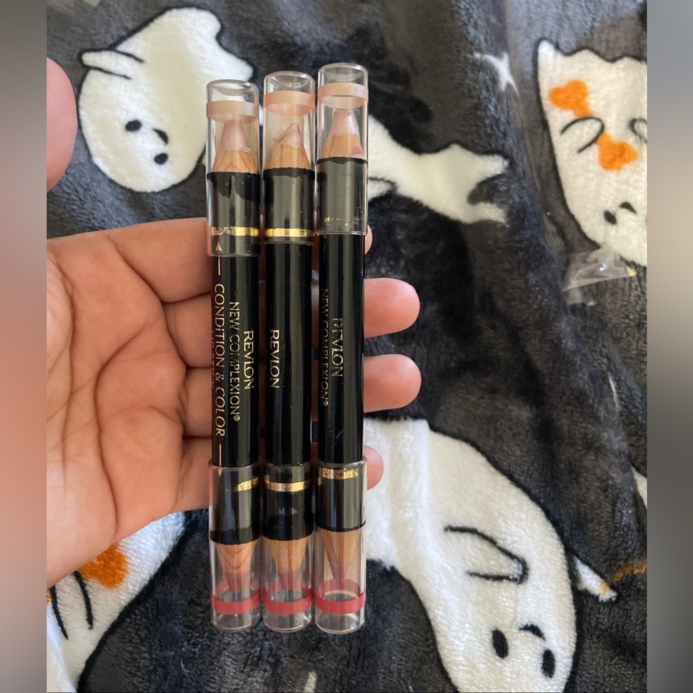 Revlon New Complexion LipStick  Condition and Color Shade (Bares)